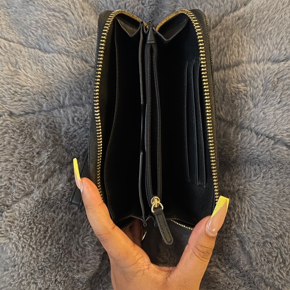 Michael Kors Black/gold monogram Logo Wallet - Picture 3 of 4